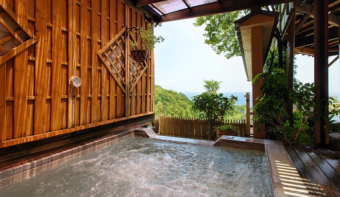 大浴場「空色」のハーブジャグジー